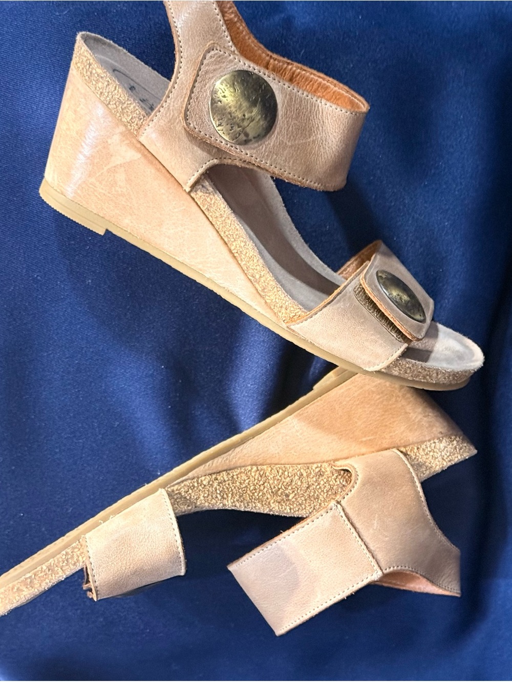 Taos Leather Wedge Sandals Women’s 7.5 EU 38 Comfort Sandals Beige Tan - Picture 4 of 5